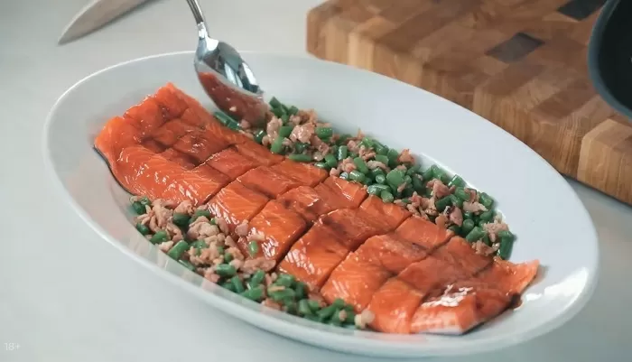 Форель с беконом и фасолью - рецепт от Константина Ивлева