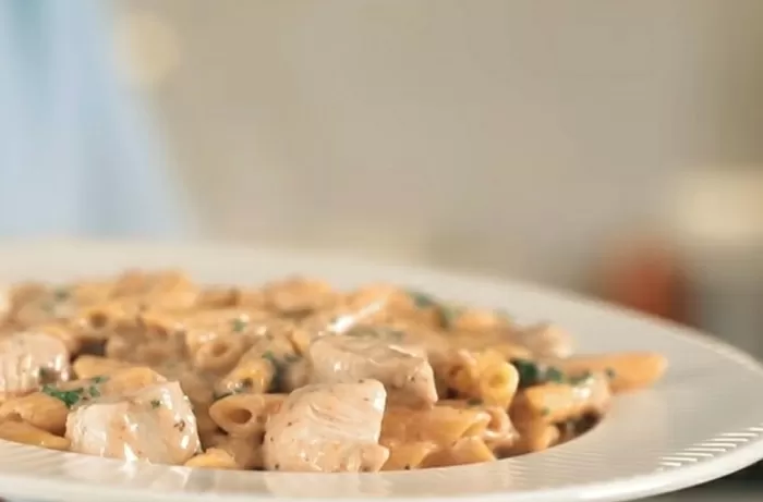 Пенне с курицей и грибами - рецепт от Константина Ивлева