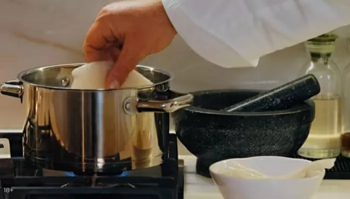 Шашлык из лосося, креветок и кальмаров - рецепт от Константина Ивлева