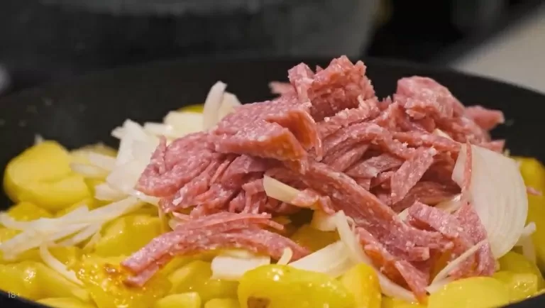 Картофельный пирог с сыром и копченостями - рецепт от Константина Ивлева