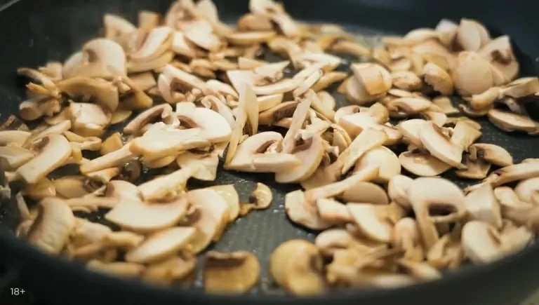 Куриные зразы с грибами и сыром - рецепт от Константина Ивлева