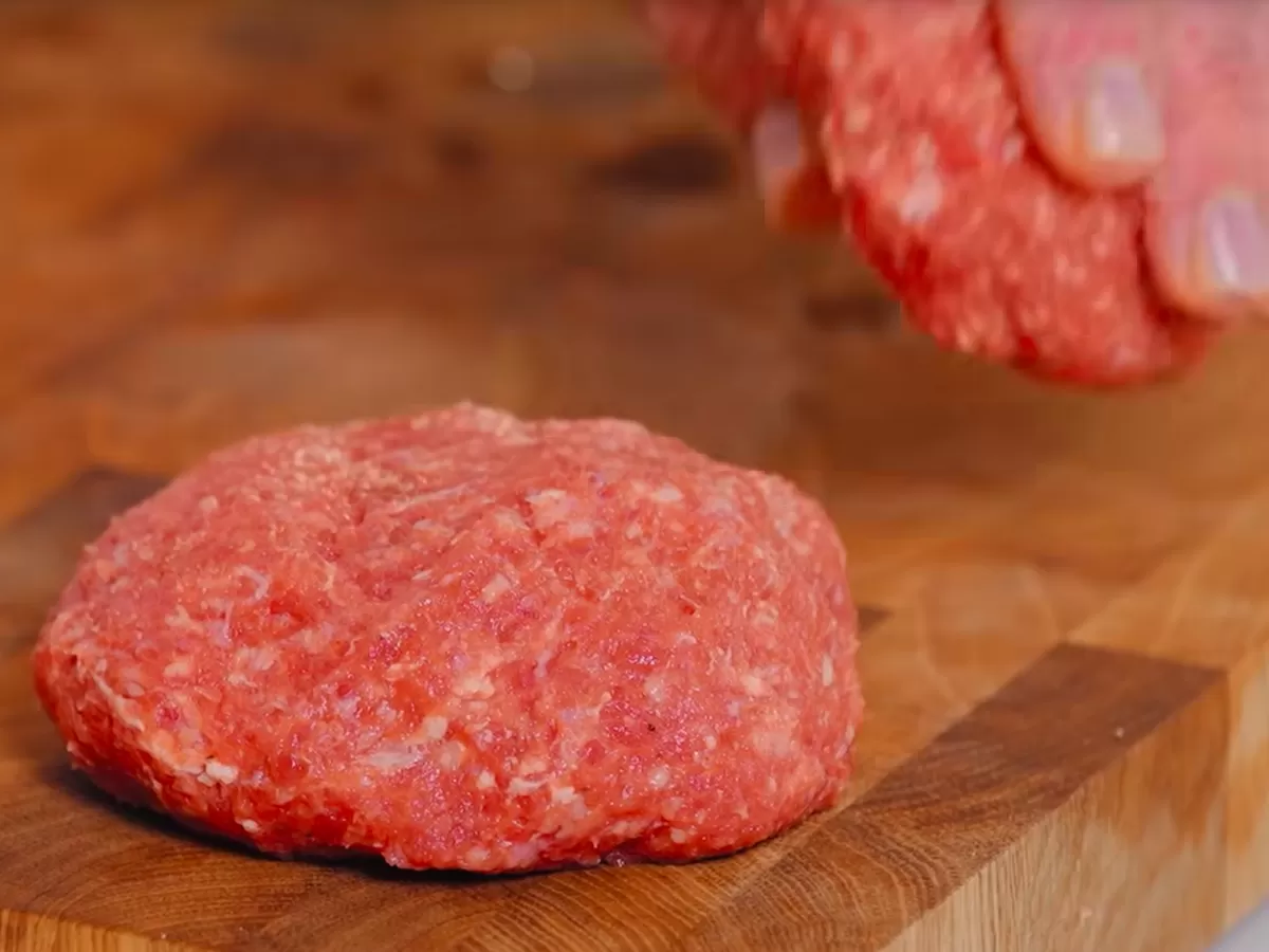 Бургер на греческий манер - рецепт от Константина Ивлева