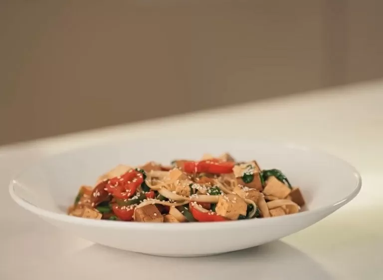 Лапша удон с тофу и овощами - рецепт от Константина Ивлева
