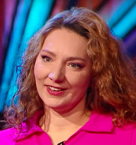 Анастасия Меньшова — Профессиональный художник и куратор художественной галереи «ВеснаАрт»., участник шоу «Битва шефов» с Ивлевым Анастасия Меньшова — участник шоу «Битва шефов» с Ивлевым