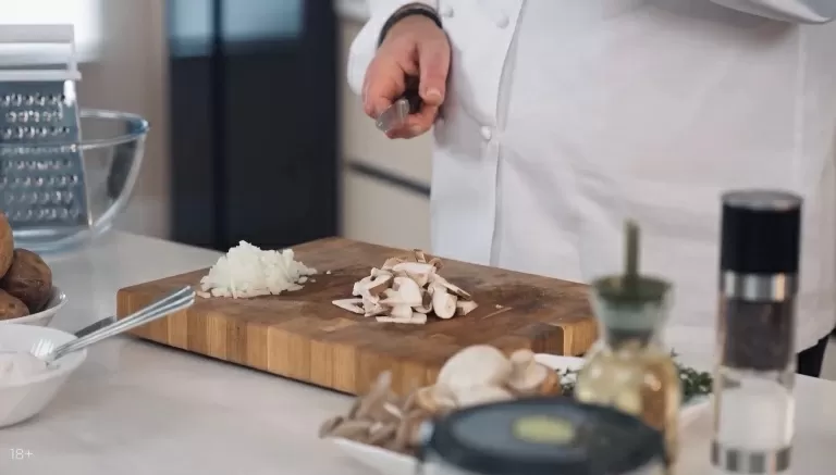 Картофельные лепешки с грибным рагу - рецепт от Константина Ивлева