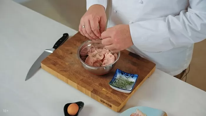 Куриные колбаски с сыром и беконом - рецепт от Константина Ивлева