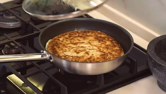 Ложное хачапури с сыром - рецепт от Константина Ивлева