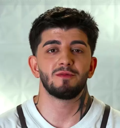 Мехроджиддин Содиков — Су-шеф, участник шоу «Молодые ножи» с Ивлевым Мехроджиддин Содиков — участник шоу «Молодые ножи» с Ивлевым