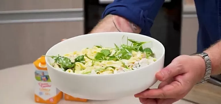 Паста с курицей в сливочном соусе - рецепт от Константина Ивлева