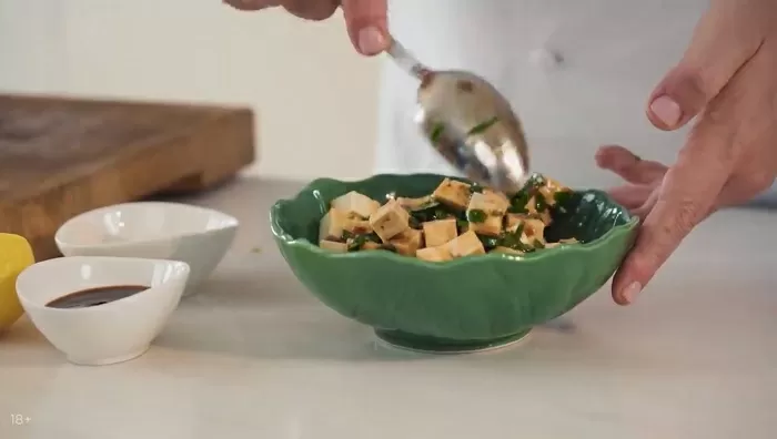 Капуста пак-чой с тофу и арахисом - рецепт от Константина Ивлева