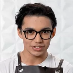 Фаёзиддин Тошпулатов — , участник шоу «Молодые ножи» с Ивлевым Фаёзиддин Тошпулатов — участник шоу «Молодые ножи» с Ивлевым