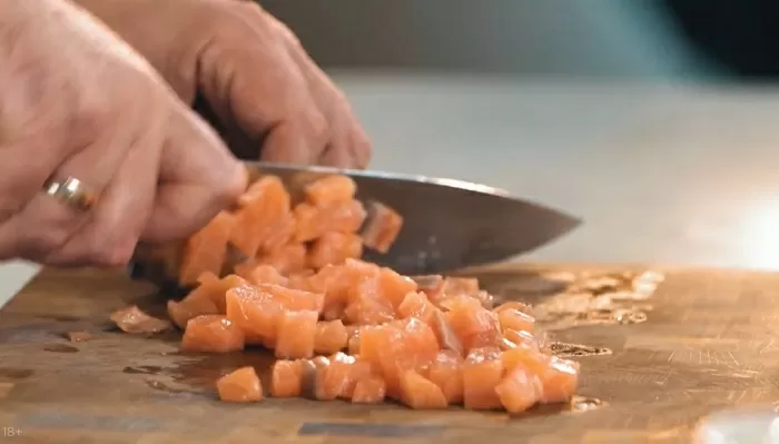 Сэндвич с лососем и авокадо - рецепт от Константина Ивлева