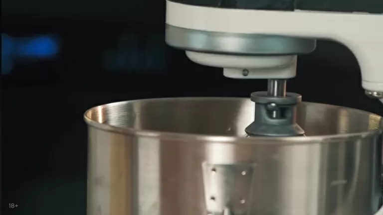 Клубника под соусом сабайон - рецепт от Константина Ивлева