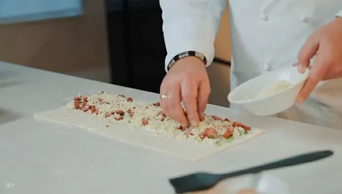 Ватрушки с копченостями - рецепт от Константина Ивлева
