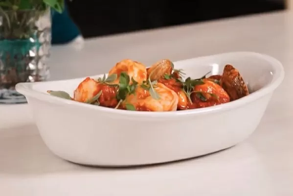 Томленые морепродукты в соусе - рецепт от Константина Ивлева