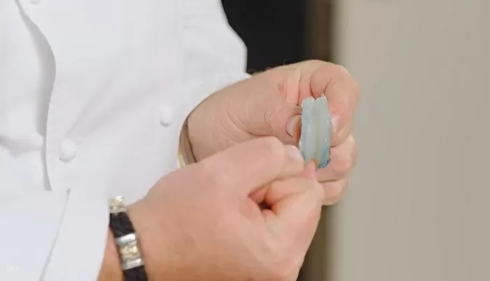 Шашлычки из креветок, печеного перца и деревенского хлеба - рецепт от Константина Ивлева