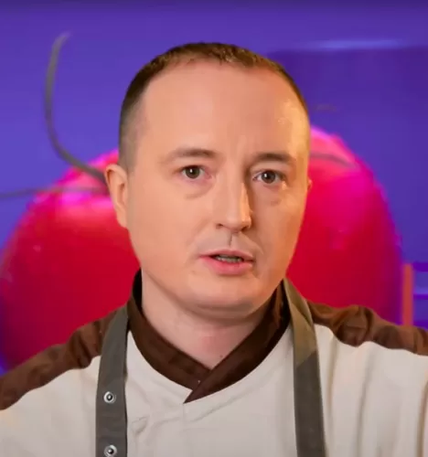 Виктор Яровой — Шеф-повар, участник шоу «Битва шефов» с Ивлевым Виктор Яровой — участник шоу «Битва шефов» с Ивлевым