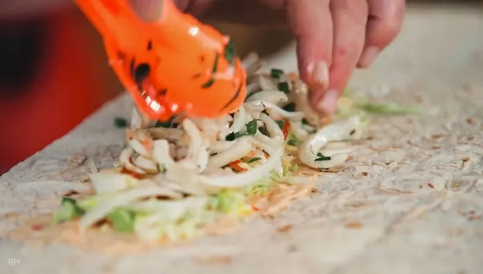 Шаурма с креветками и кальмарами - рецепт от Константина Ивлева