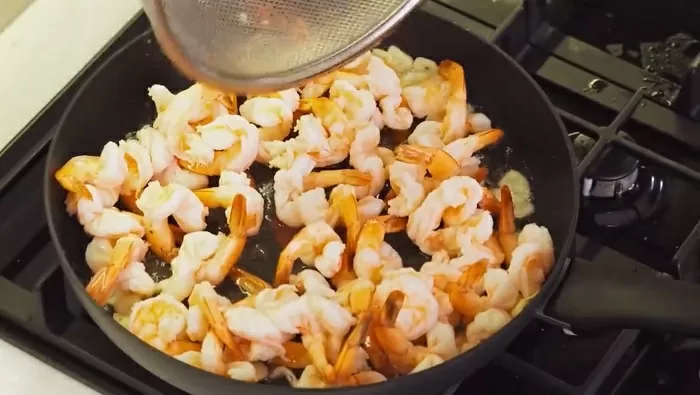 Жареные креветки - рецепт от Константина Ивлева