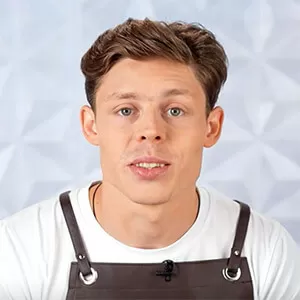 Артур Холиков — участник шоу  «Молодые ножи» с Ивлевым