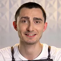 Денис Аполинарьев — , участник шоу «Молодые ножи» с Ивлевым Денис Аполинарьев — участник шоу «Молодые ножи» с Ивлевым