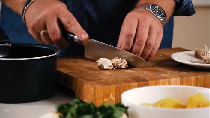 Капустно-картофельные котлеты с грибным соусом - рецепт от Константина Ивлева