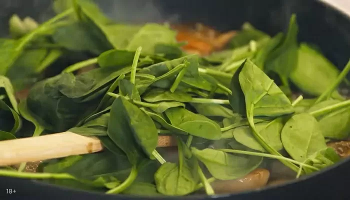 Лапша с курицей и овощами - рецепт от Константина Ивлева