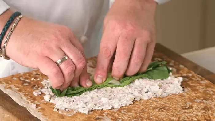 Горячий ролл в лаваше - рецепт от Константина Ивлева