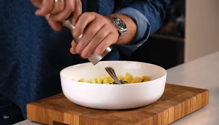 Капустно-картофельные котлеты с грибным соусом - рецепт от Константина Ивлева