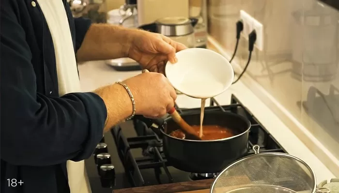 Тефтели в томатном соусе с сыром моцарелла - рецепт от Константина Ивлева