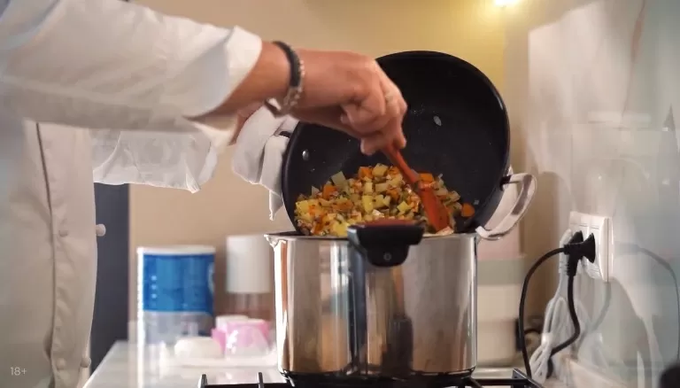 Щи с капустой и грибами - рецепт от Константина Ивлева