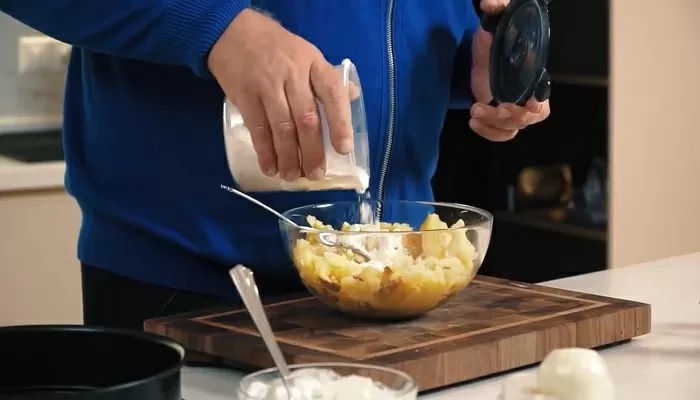 Картофельный пирог с грибами  - рецепт от Константина Ивлева