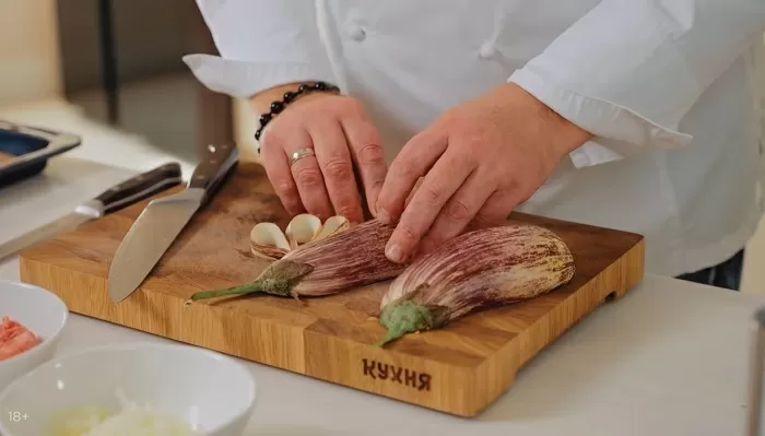 Запеченные баклажаны с фаршем - рецепт от Константина Ивлева