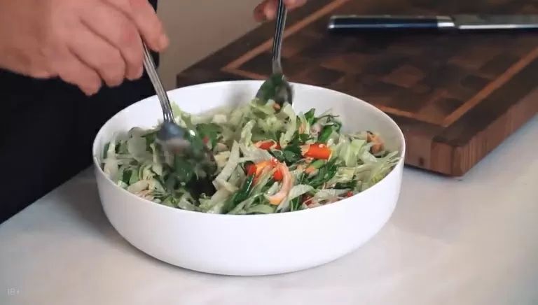 Паназиатский салат из копченой курицы - рецепт от Константина Ивлева