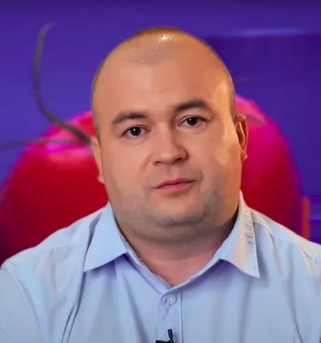 Марат Хафизов — , участник шоу «Битва шефов» с Ивлевым Марат Хафизов — участник шоу «Битва шефов» с Ивлевым