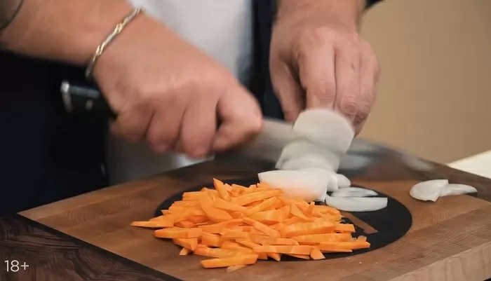 Тефтели в томатном соусе с сыром моцарелла - рецепт от Константина Ивлева