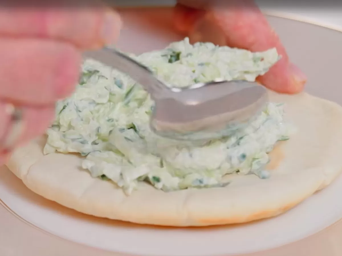 Бургер на греческий манер - рецепт от Константина Ивлева