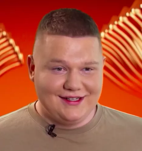 Александр Богачёв — Кондитер, владелец кофейни, участник шоу «Полная посадка» с Ивлевым Александр Богачёв — участник шоу «Полная посадка» с Ивлевым