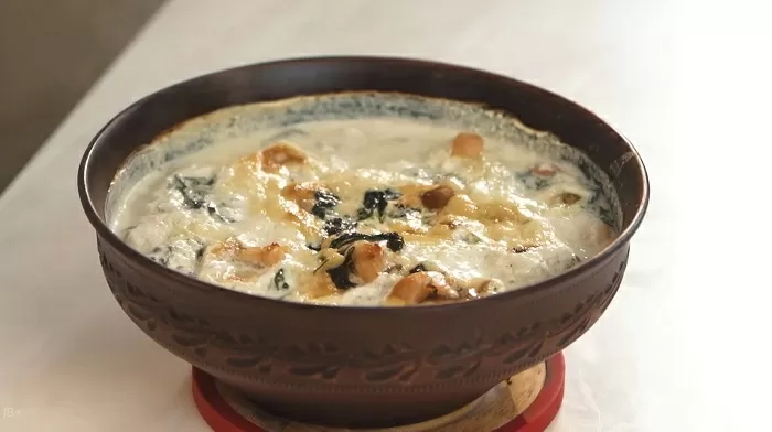 Куриные ножки в сливочно-чесночном соусе с сыром и шпинатом - рецепт от Константина Ивлева