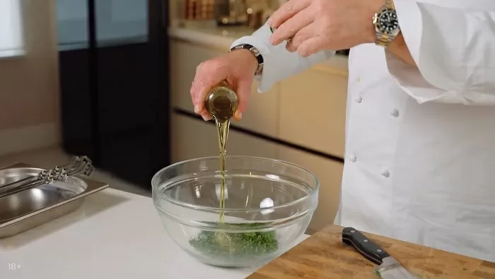 Шашлычки из креветок, печеного перца и деревенского хлеба - рецепт от Константина Ивлева