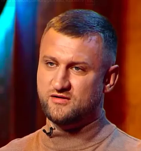 Кирилл Лунгул — Шеф-повар, участник шоу «Битва шефов» с Ивлевым Кирилл Лунгул — участник шоу «Битва шефов» с Ивлевым