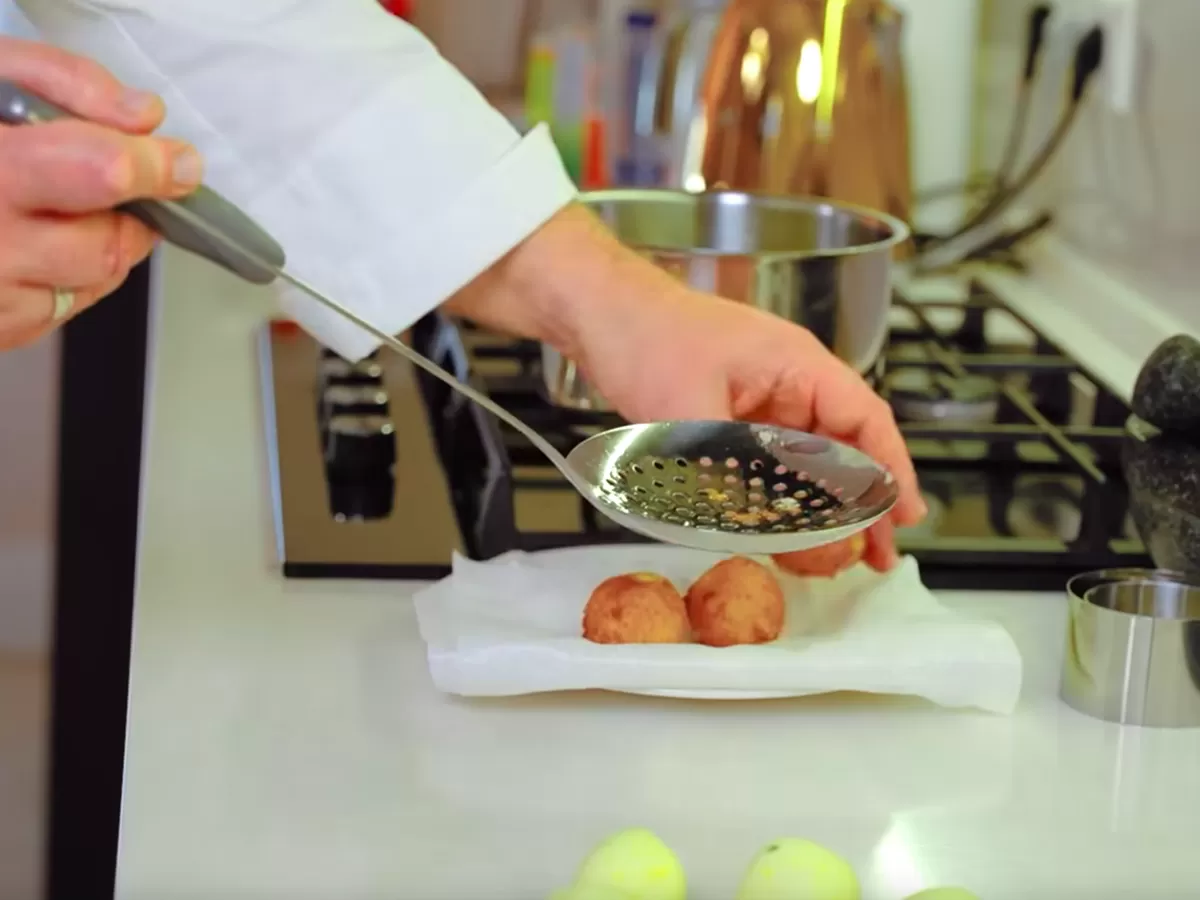 Картофельные пончики - рецепт от Константина Ивлева