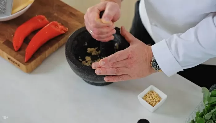Шницель из перца рамиро с соусом песто - рецепт от Константина Ивлева
