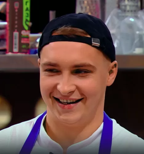 Данил Горбунов — Повар, участник шоу «Полная посадка» с Ивлевым Данил Горбунов — участник шоу «Полная посадка» с Ивлевым