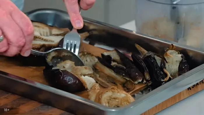 Бабагануш с хрустящими хлебцами - рецепт от Константина Ивлева