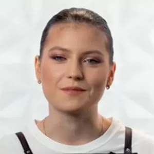 София Минаева — , участник шоу «Молодые ножи» с Ивлевым София Минаева — участник шоу «Молодые ножи» с Ивлевым