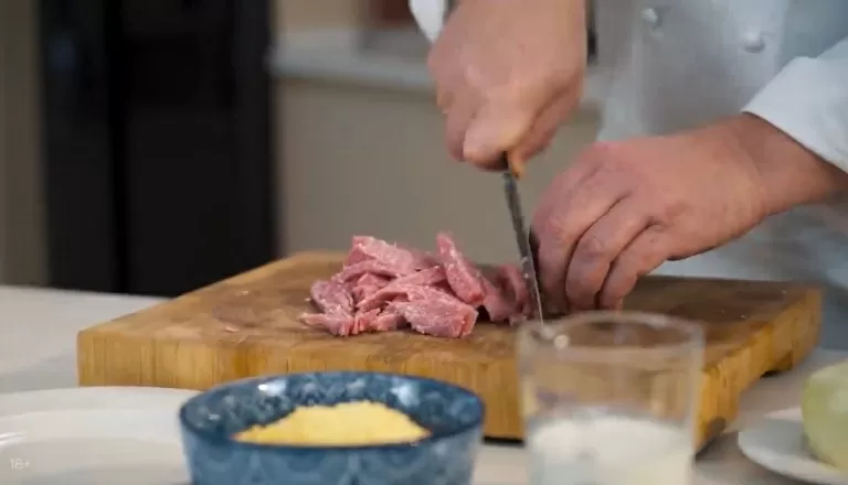 Картофельный пирог с сыром и копченостями - рецепт от Константина Ивлева