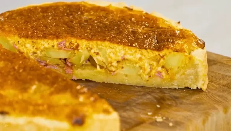 Картофельный пирог с сыром и копченостями - рецепт от Константина Ивлева