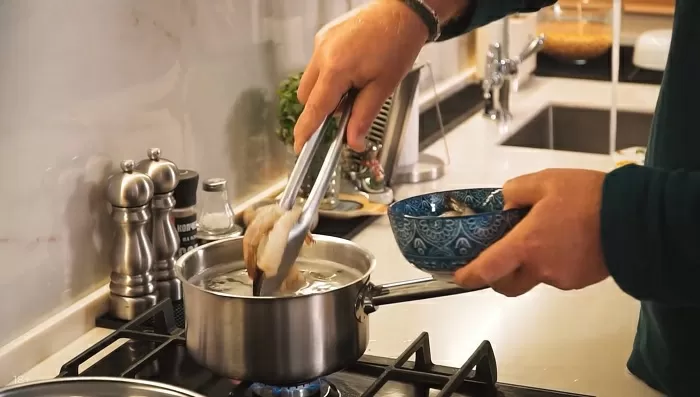 Томленые морепродукты в соусе - рецепт от Константина Ивлева