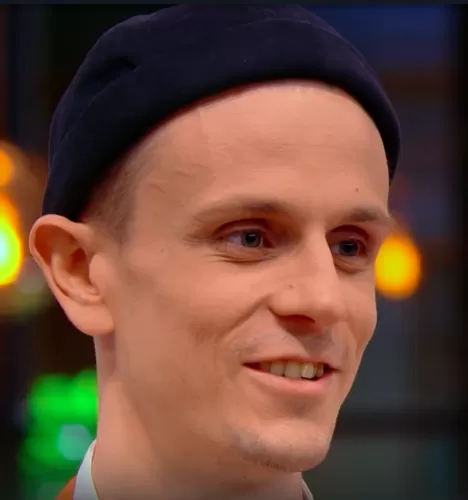 Роман Суворов — Электромонтажник в метро, участник шоу «Полная посадка» с Ивлевым Роман Суворов — участник шоу «Полная посадка» с Ивлевым